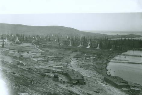 Баку. Вид на нефтяные промыслы на Биби-Эйбате (1905г.).jpg