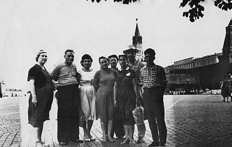 Файл:Yanin Red plaza.jpg