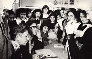 Встреча учащихся 16 школы г.Баку с писателями Анаром и В.Портновым 1981г.jpg