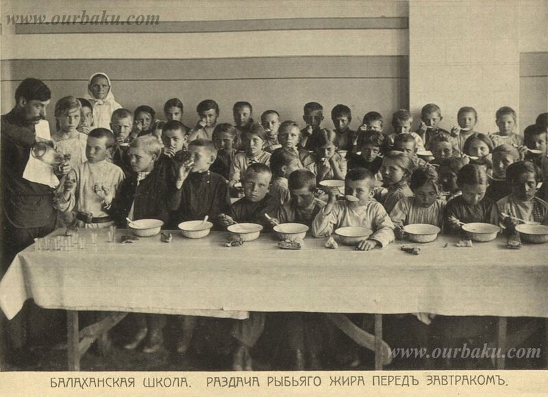 Файл:1912 Балаханская школа завтрак.jpg