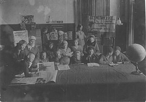 Библиотечный кружок 9марта 1934года школа 12.jpg