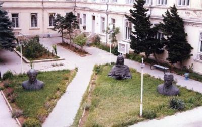 Мариинская гимназия 2001.jpg