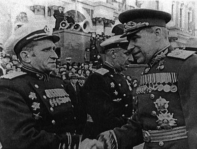 Маршал Говоров и Авраамов 1 мая 1946 года.jpg